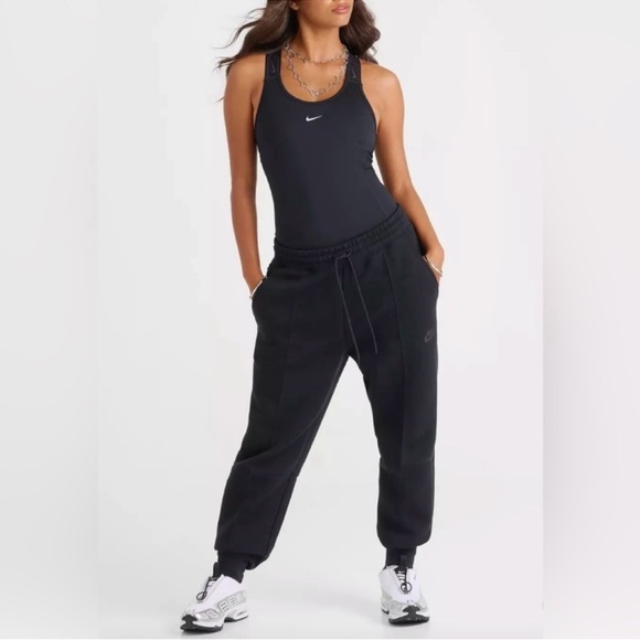 🔥FLASH SALE Nike Tech Fleece Joggers Women’s Size Large FB8330-010 - Picture 1 of 15